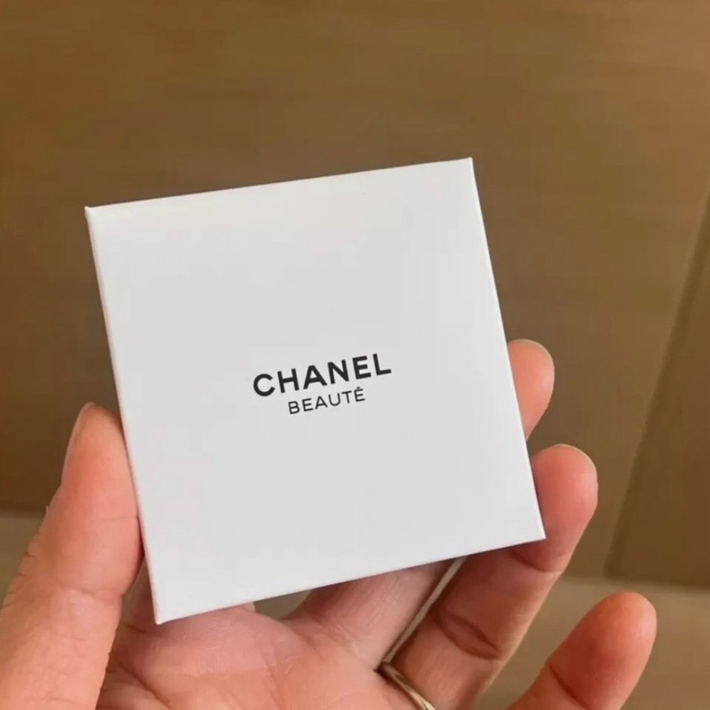 Chanel Beaute Gold Phone Ring New In SEALED Box. Sealed itself. GWP - Picture 5 of 11